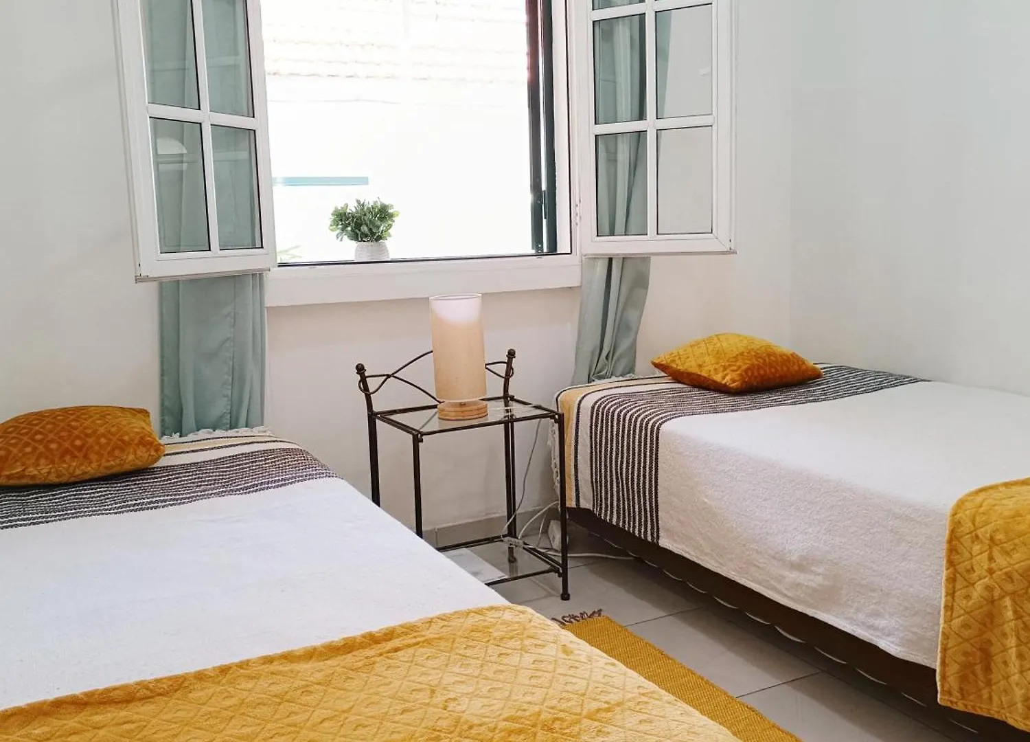 Home & Flower - Private Bedrooms Funchal 0*, Funchal (Madeira)