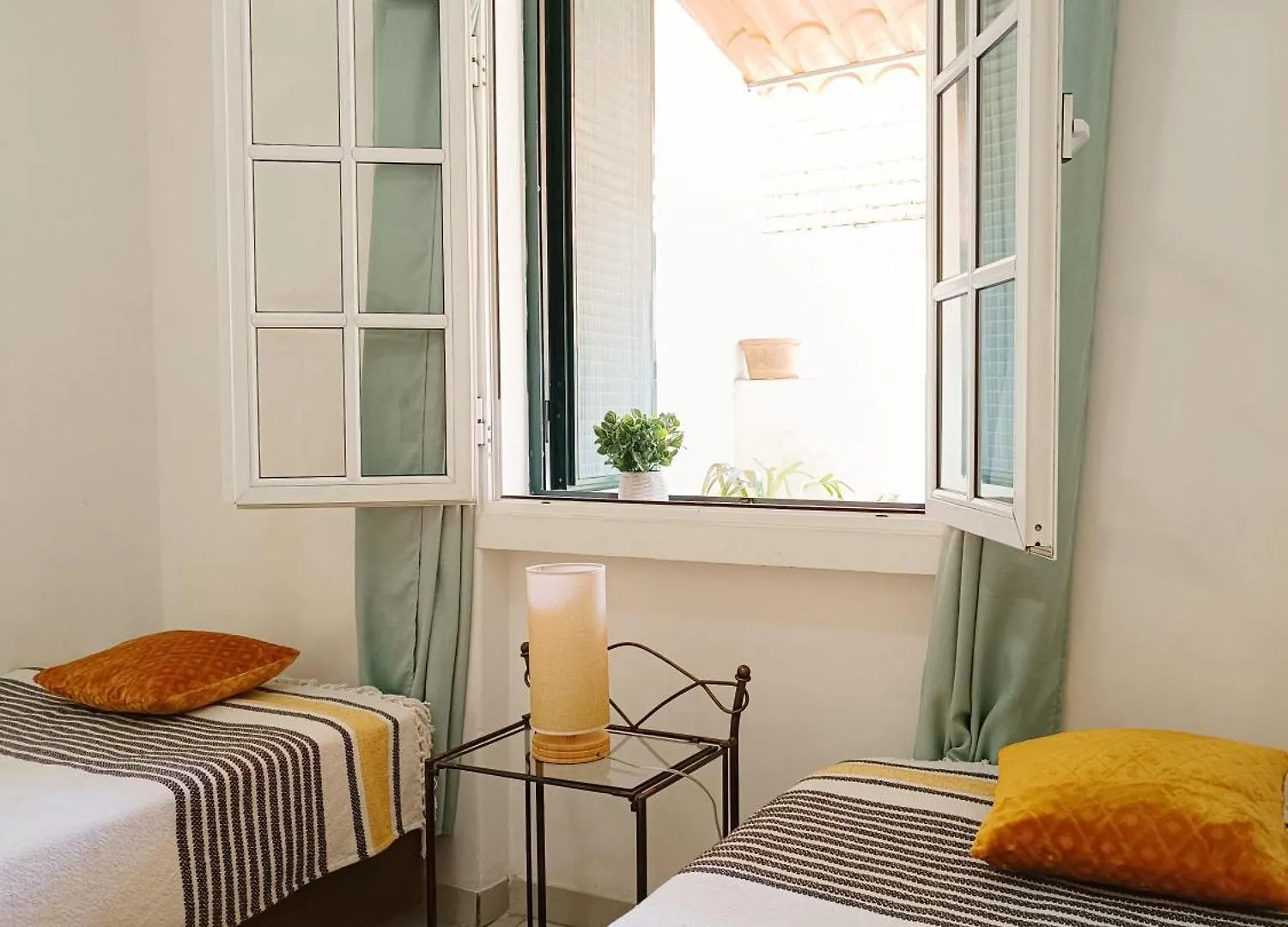 Home & Flower - Private Bedrooms Funchal 0*, Funchal (Madeira) Portugal