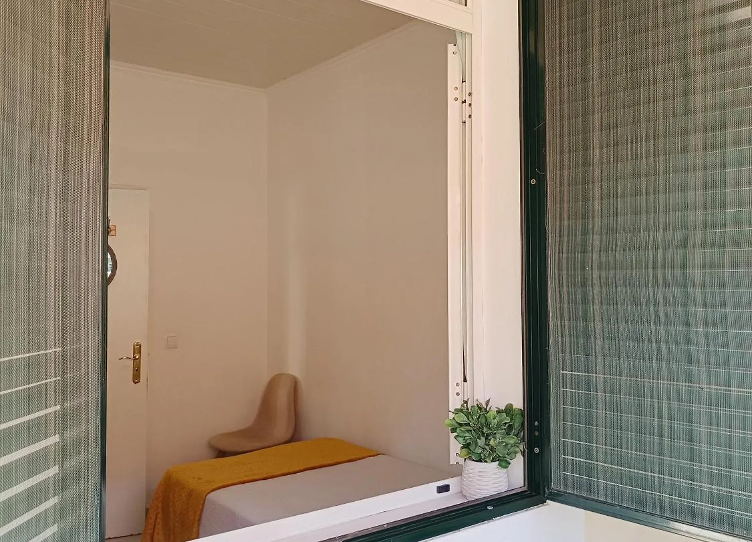 Gasthof Home & Flower - Private Bedrooms Funchal